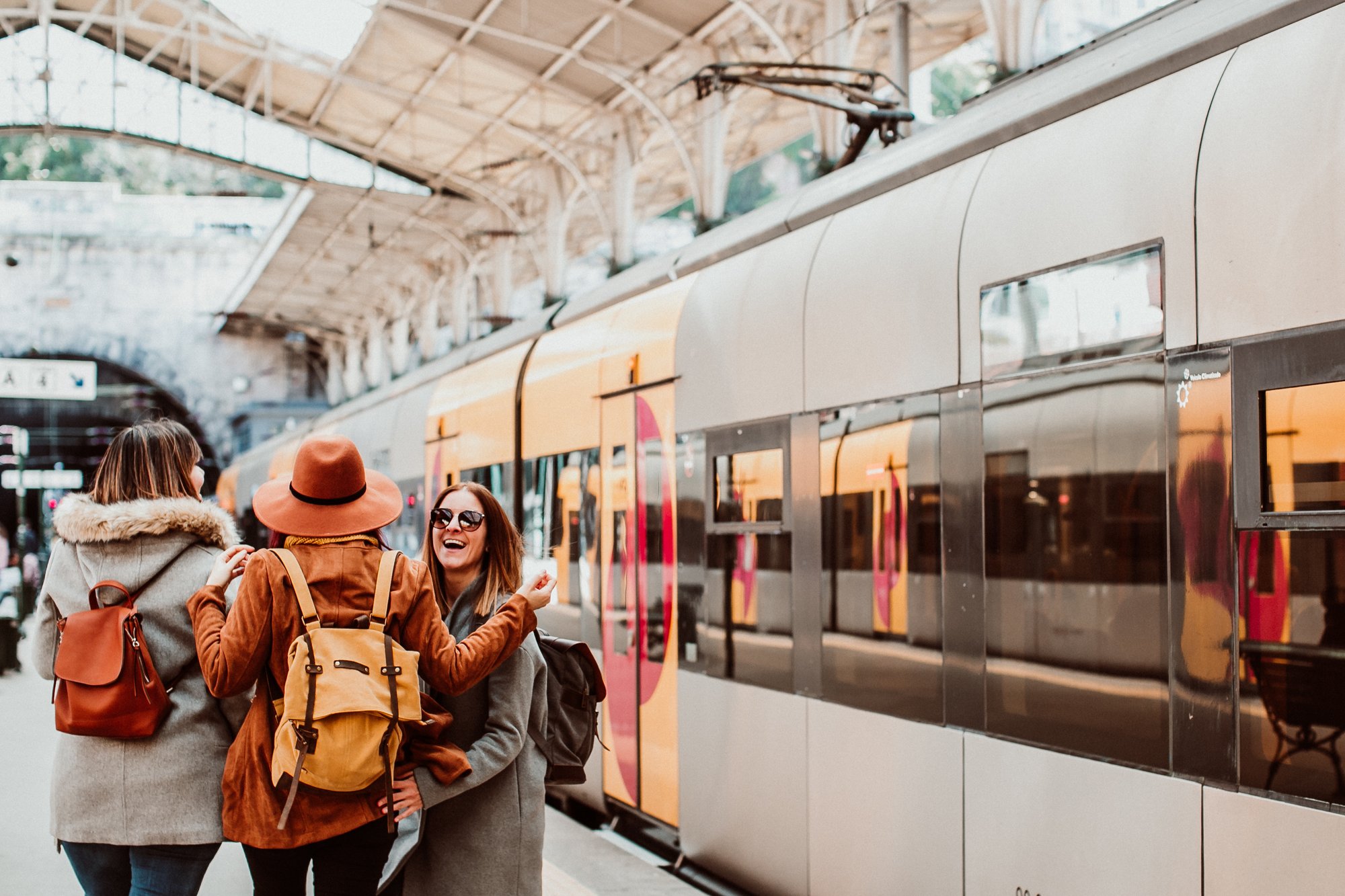 Järnväg – Vägvisningsskyltar – Passagerare